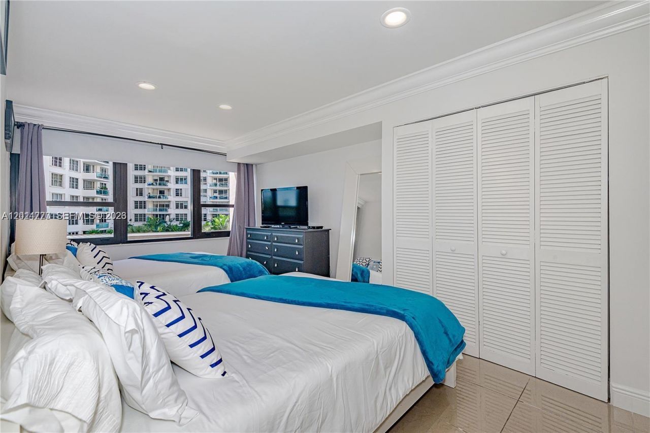 5225 Collins Ave , Unit 407, Miami Beach, FL 33140 Photo