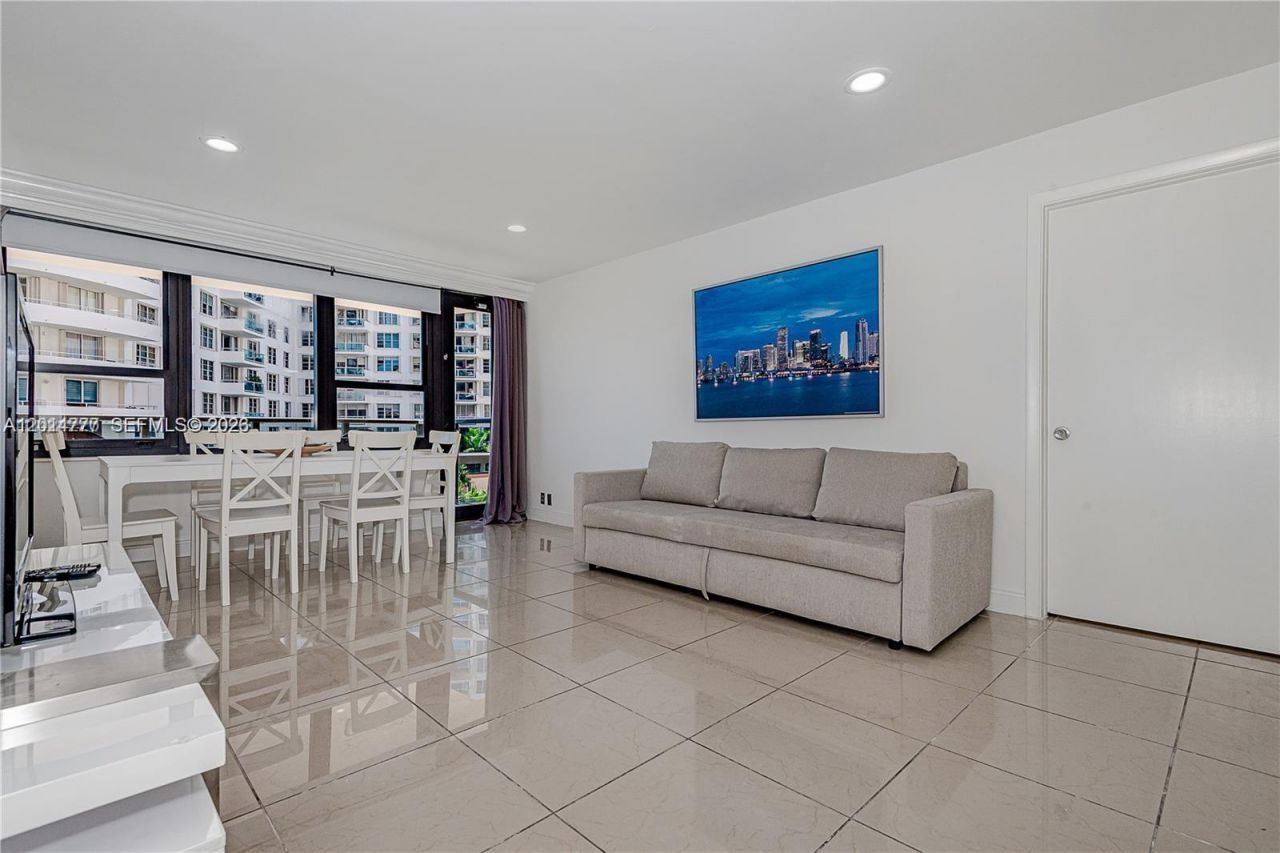 5225 Collins Ave , Unit 407, Miami Beach, FL 33140 Photo