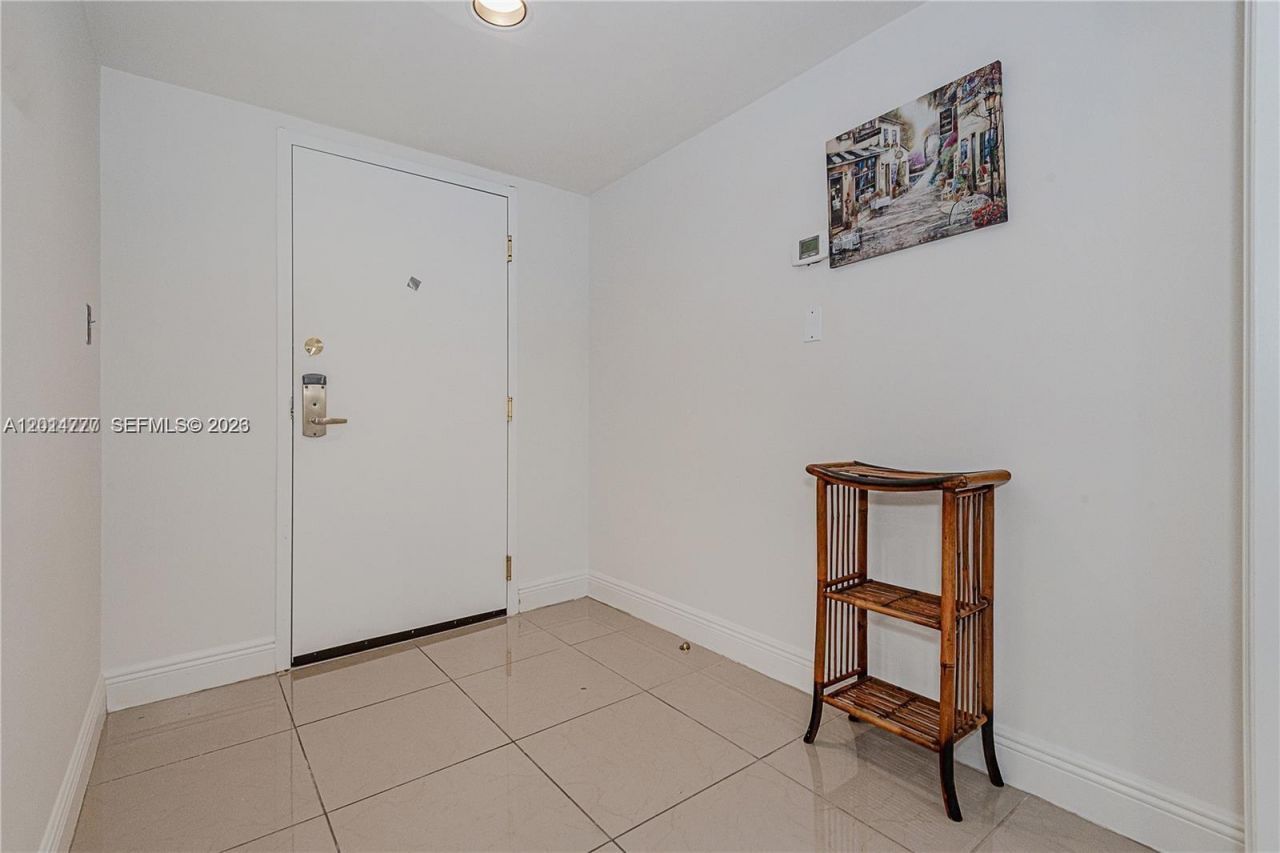 5225 Collins Ave , Unit 407, Miami Beach, FL 33140 Photo
