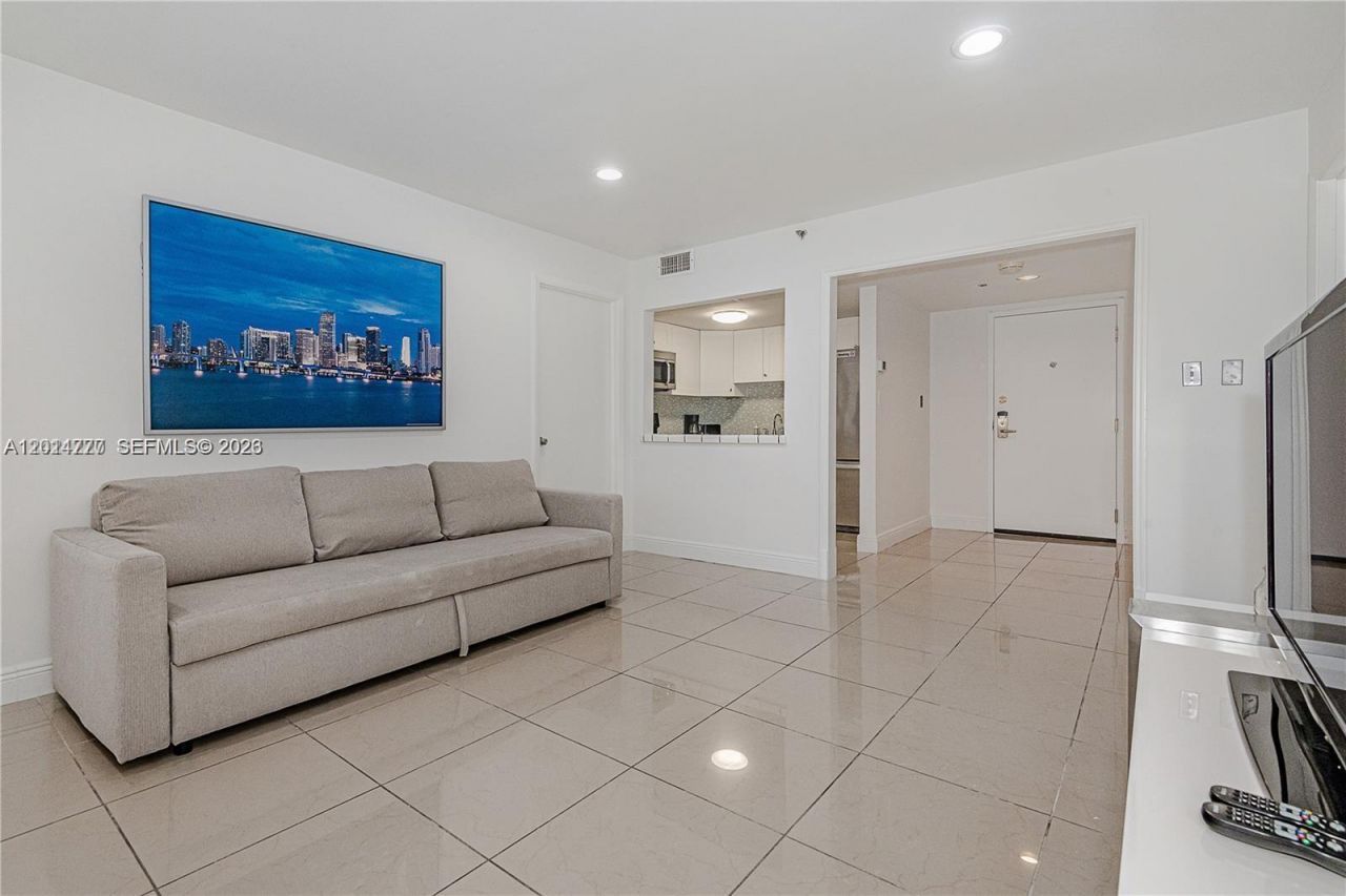 5225 Collins Ave , Unit 407, Miami Beach, FL 33140 Photo