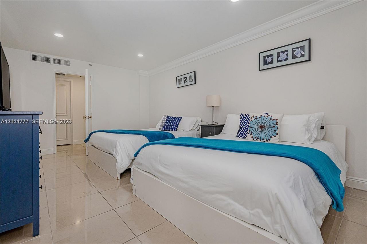 5225 Collins Ave , Unit 407, Miami Beach, FL 33140 Photo