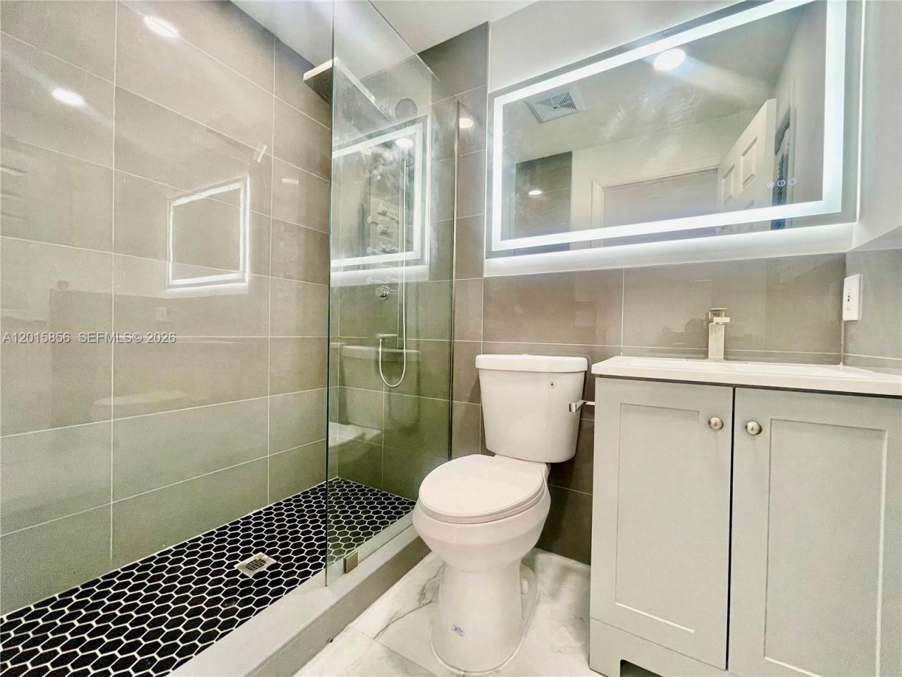 1649 NE 8th Ave , Fort Lauderdale, FL 33305 Photo