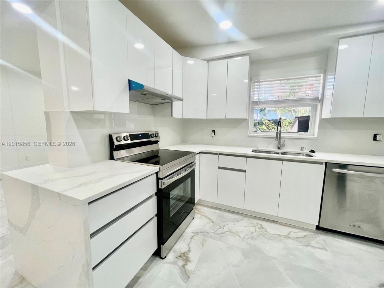 1649 NE 8th Ave , Fort Lauderdale, FL 33305 Photo