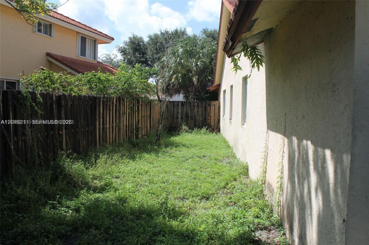 10340 SW 15th St , Pembroke Pines, FL 33025 Photo