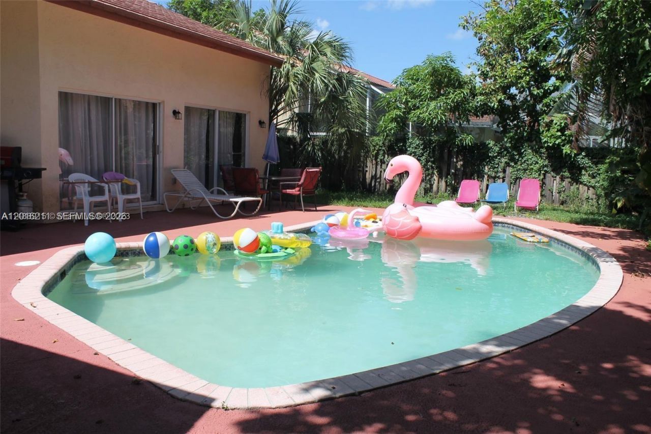 10340 SW 15th St , Pembroke Pines, FL 33025 Photo