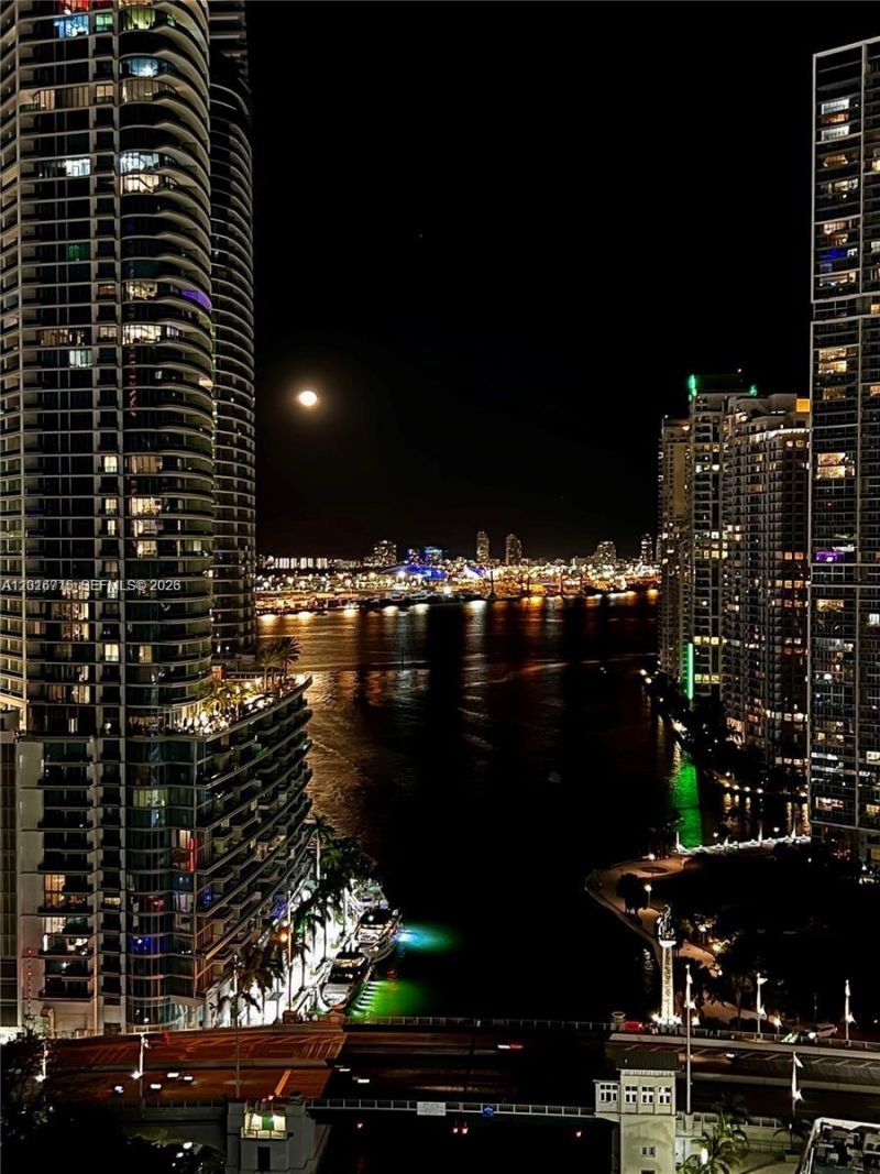31 SE 5th St , Unit 3002, Miami, FL 33131 Photo