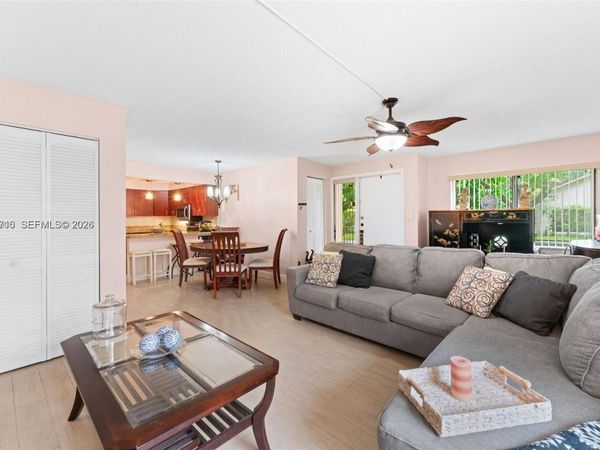 64 Wimbledon Lake Dr, Unit 64, Plantation, FL 33324