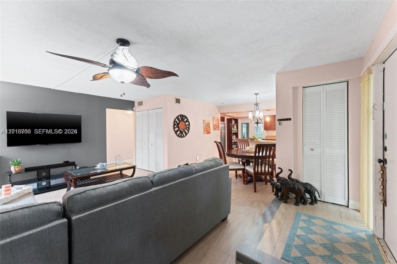64 Wimbledon Lake Dr, Unit 64, Plantation, FL 33324 Photo