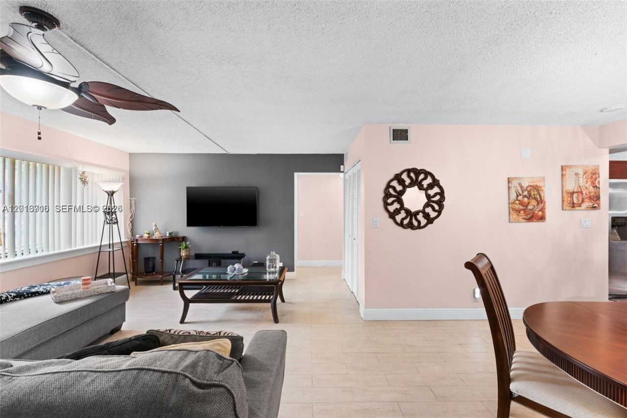 64 Wimbledon Lake Dr, Unit 64, Plantation, FL 33324 Photo