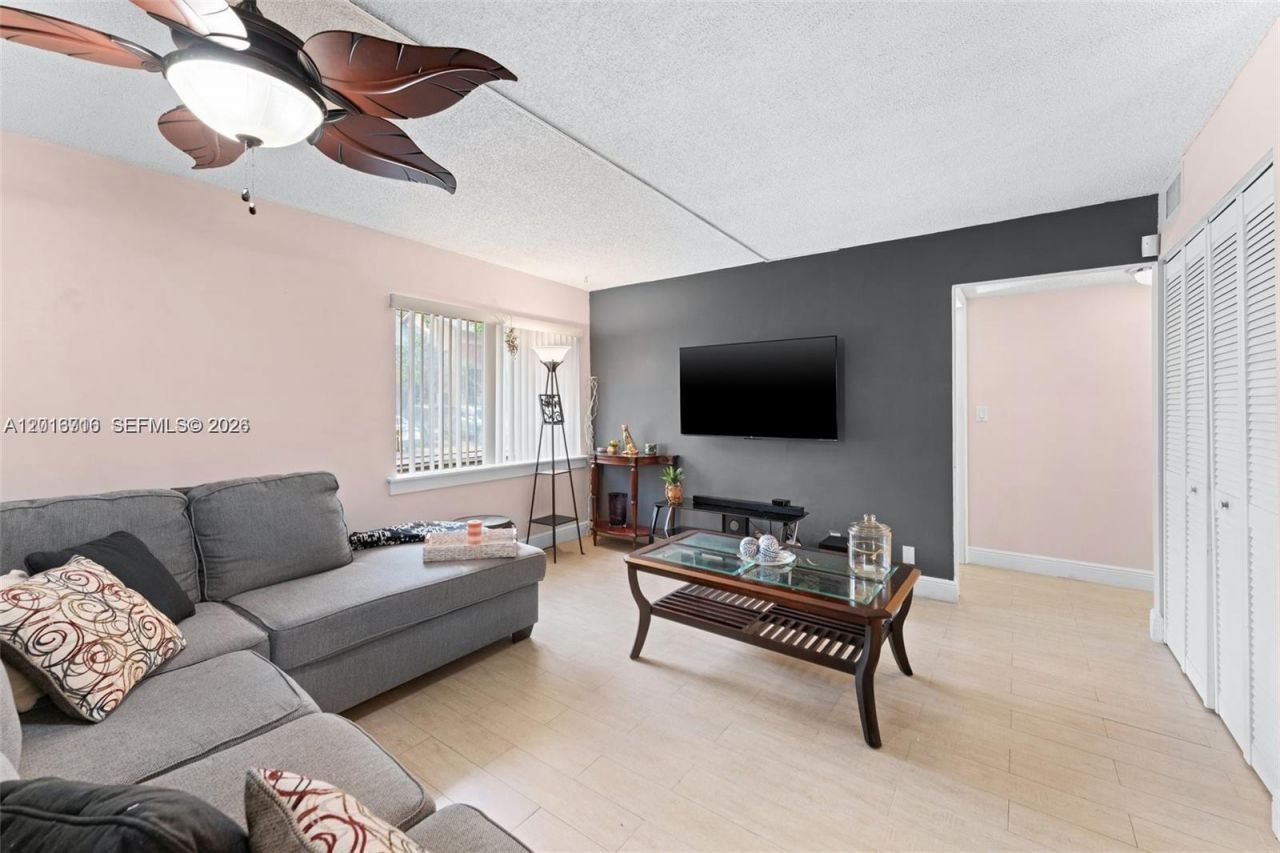 64 Wimbledon Lake Dr, Unit 64, Plantation, FL 33324 Photo