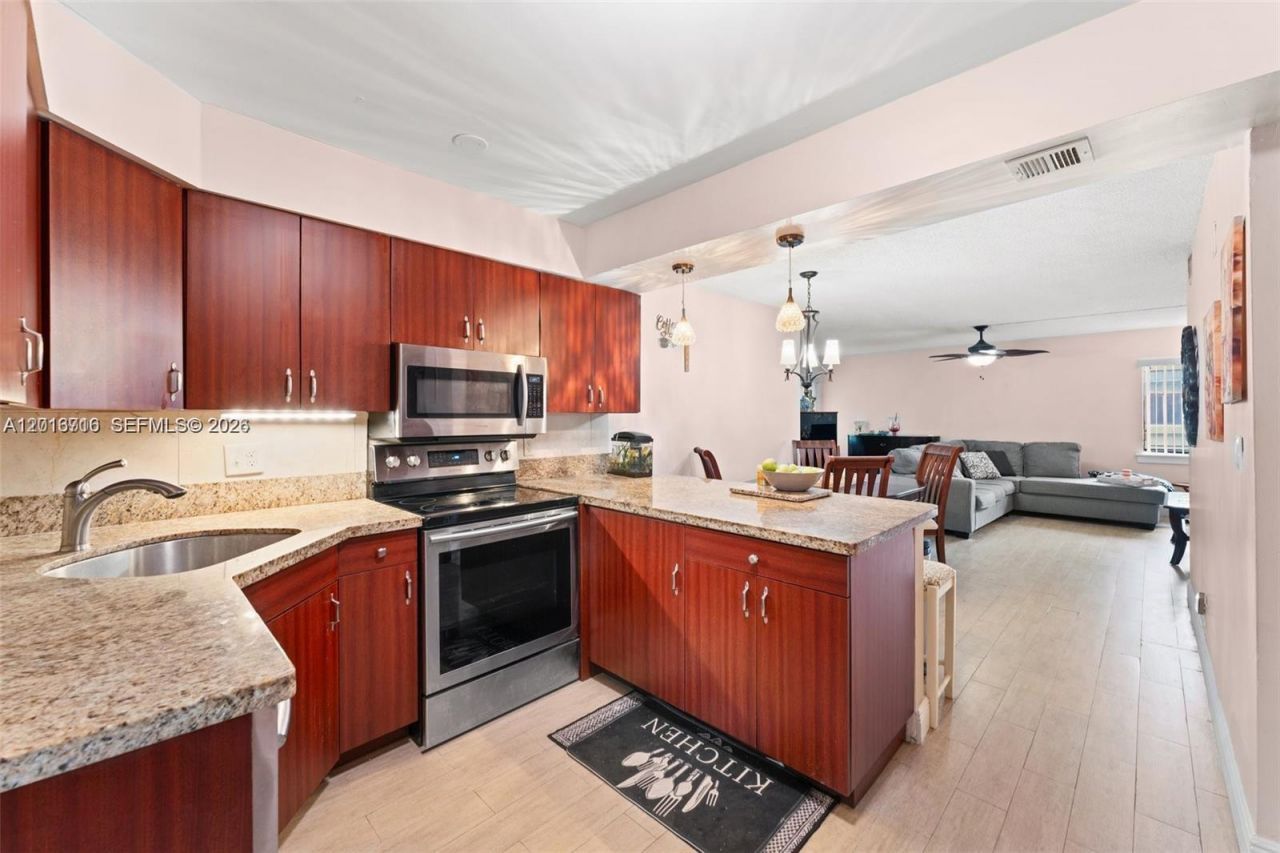 64 Wimbledon Lake Dr, Unit 64, Plantation, FL 33324 Photo