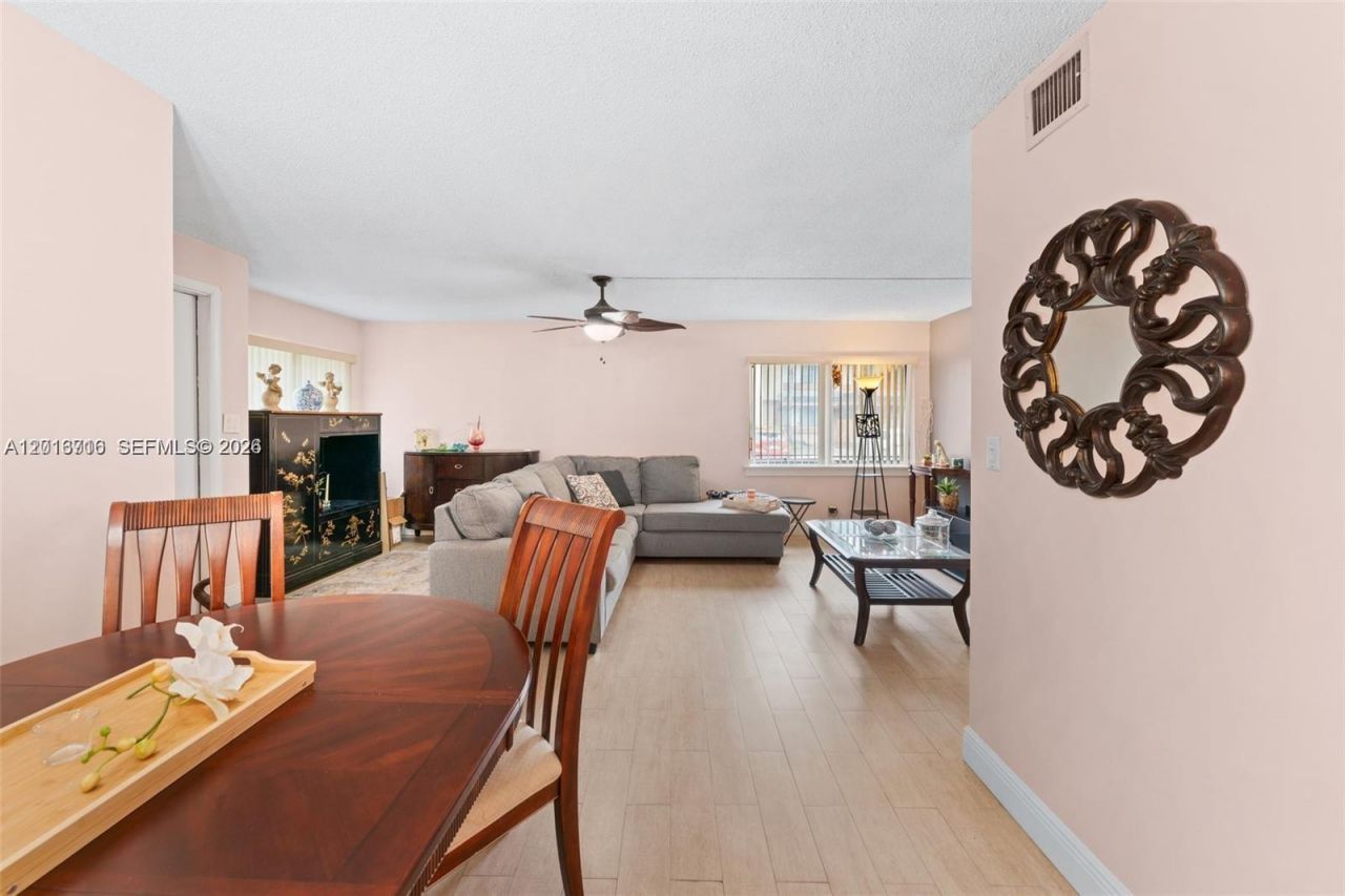 64 Wimbledon Lake Dr, Unit 64, Plantation, FL 33324 Photo