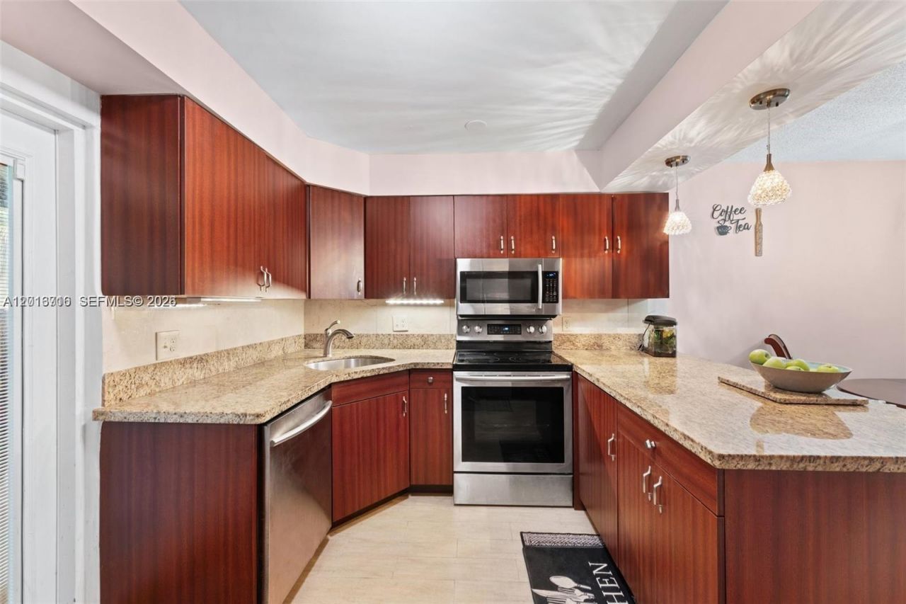 64 Wimbledon Lake Dr, Unit 64, Plantation, FL 33324 Photo