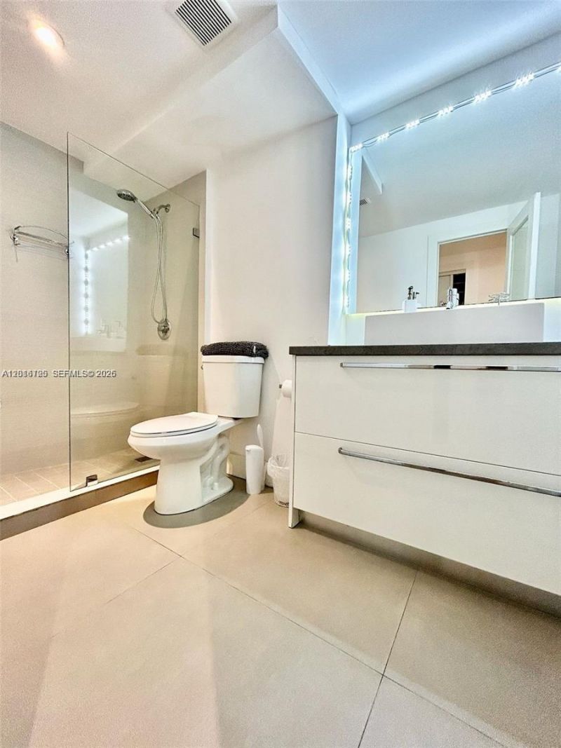 100 Lincoln Rd , Unit 426, Miami Beach, FL 33139 Photo