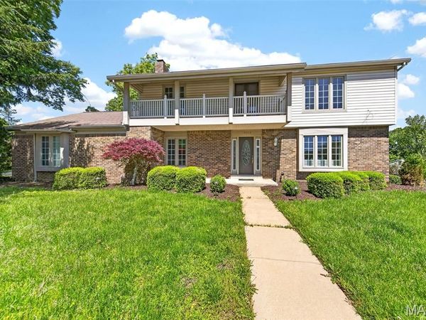 15203 Country Ridge Drive, Chesterfield, MO 63017
