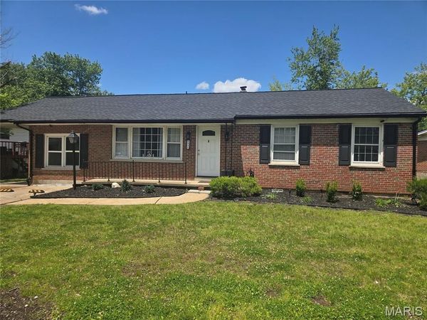 1831 Longford Drive, St Louis, MO 63136