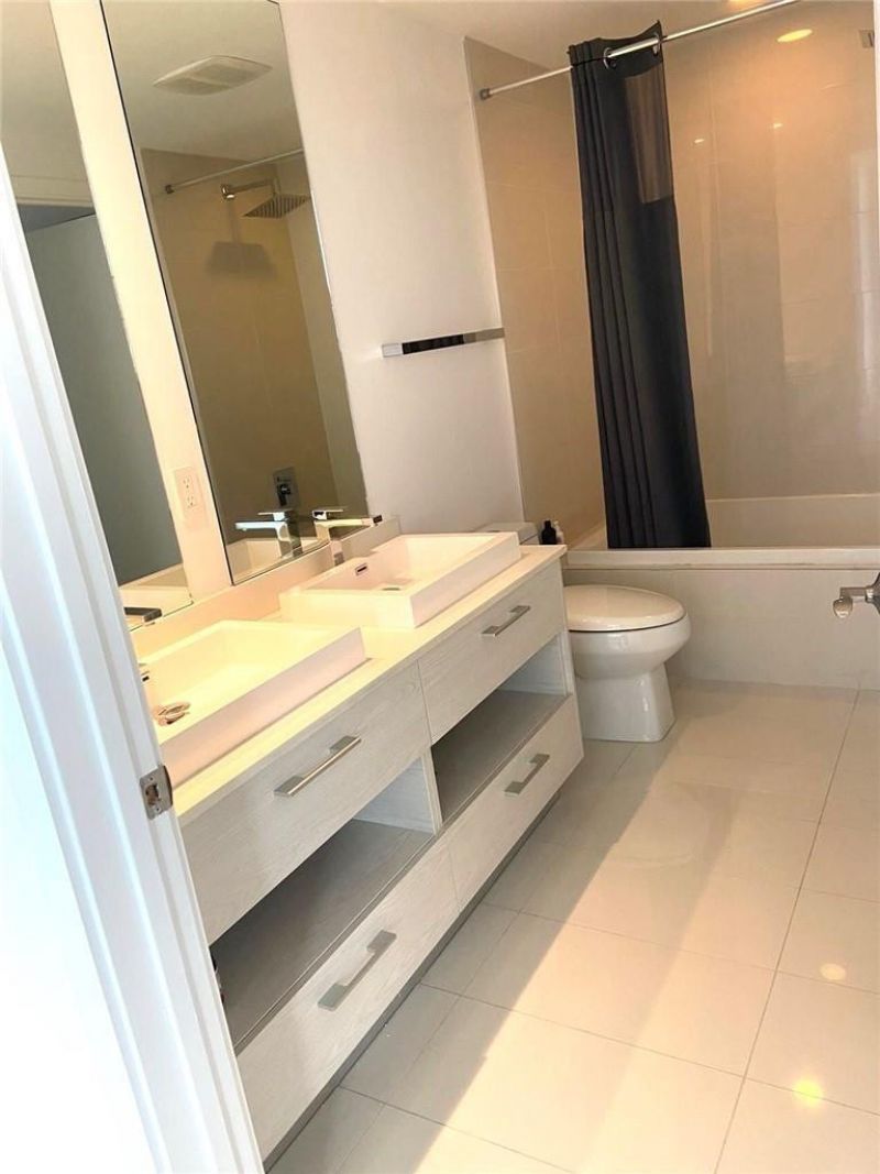 45 SW 9th Street, Unit 3707, Miami, FL 33130 Photo