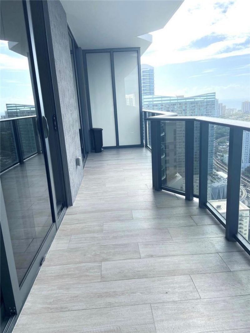 45 SW 9th Street, Unit 3707, Miami, FL 33130 Photo