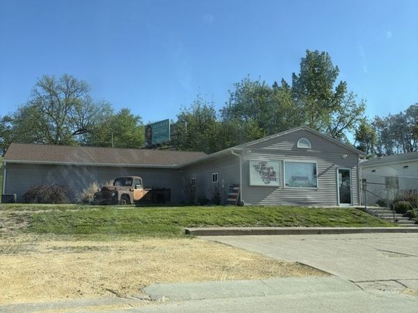 1626 12th Avenue S, Clinton, IA 52732