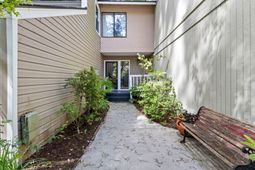 3 Stallion Court photo 4