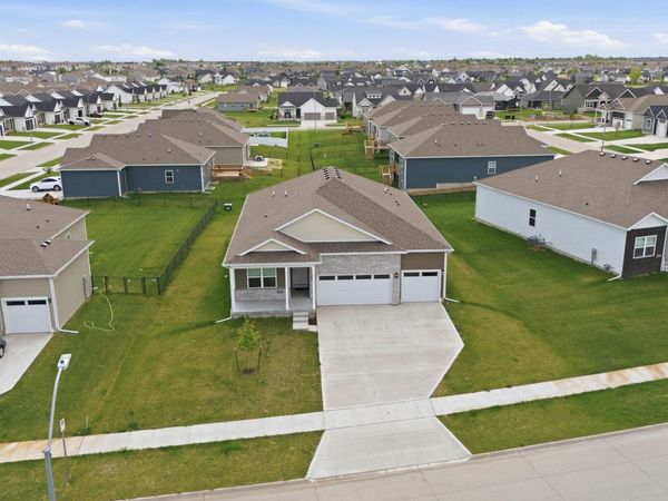 2811 NW Cedarwood Drive, Ankeny, IA 50023