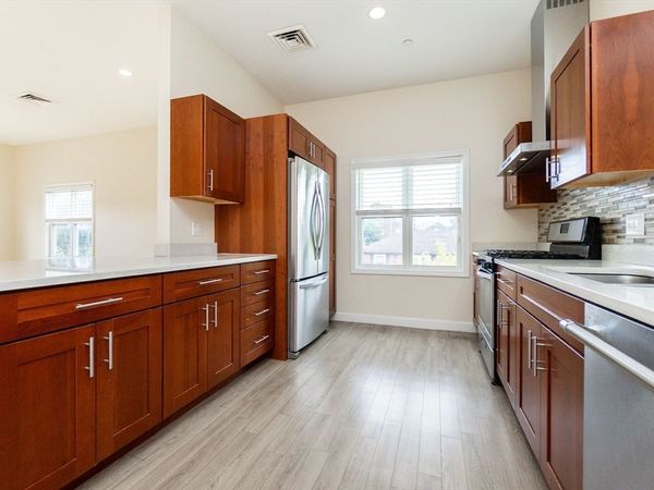 909 Hancock St, Unit 1, Quincy, MA 02170