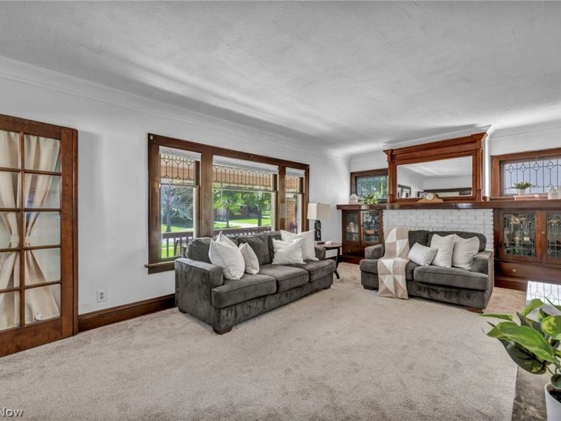 4762 S Hills Drive, Cleveland, OH 44109 Photo 2
