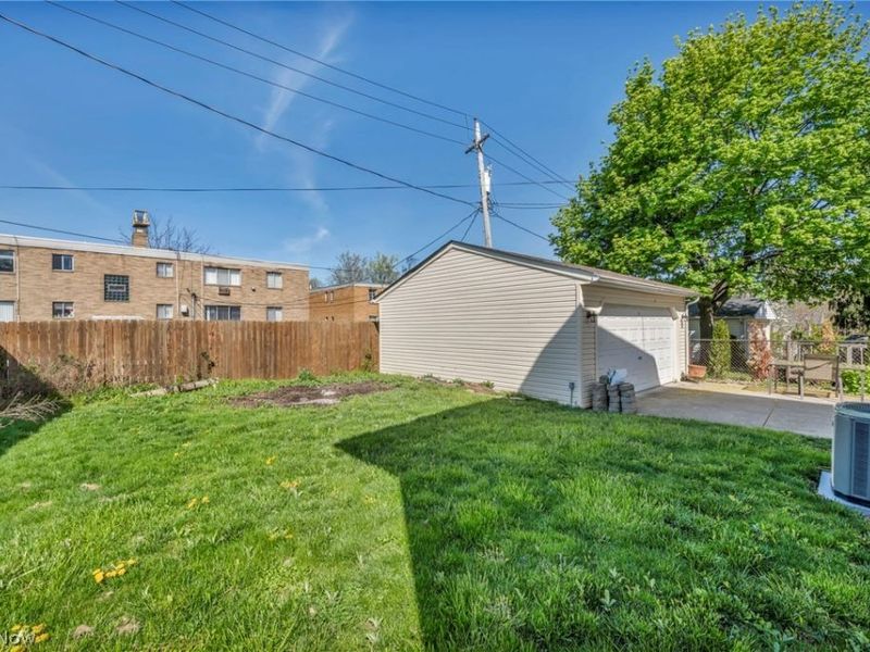4762 S Hills Drive, Cleveland, OH 44109 Photo 25