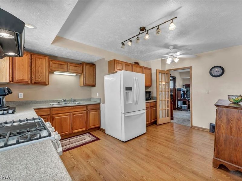 4762 S Hills Drive, Cleveland, OH 44109 Photo 9