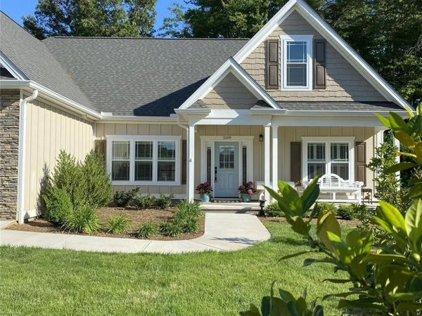 2109 6th Street NW, Hickory, NC 28601