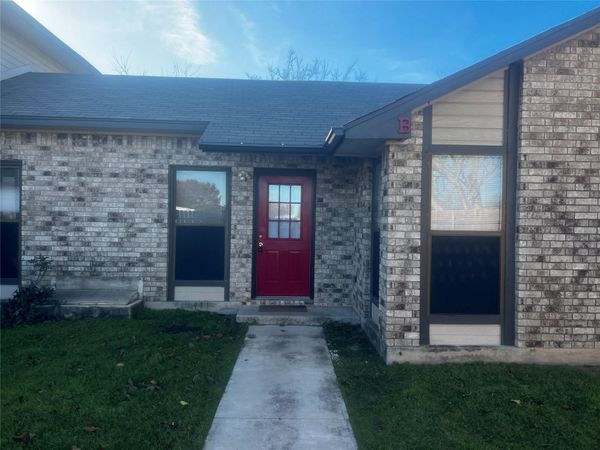 1204 Blackjack ST, Unit B, Lockhart, TX 78644