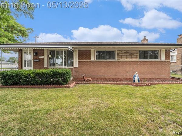 32960 Oakview Drive, Warren, MI 48092