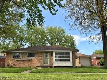 29812 Newport Drive, Warren, MI 48088