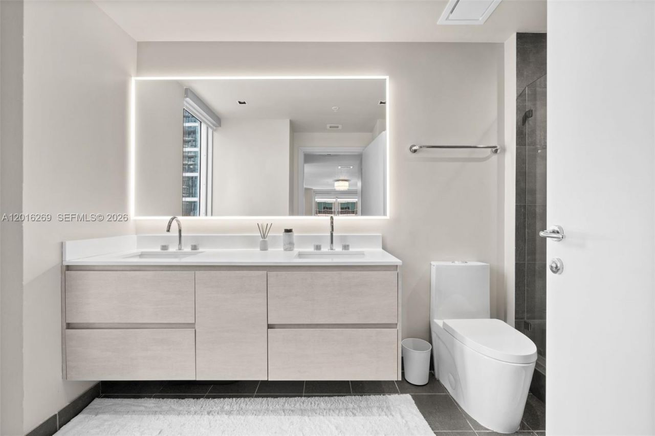300 S Biscayne Blvd, Unit L-L02, Miami, FL 33131 Photo