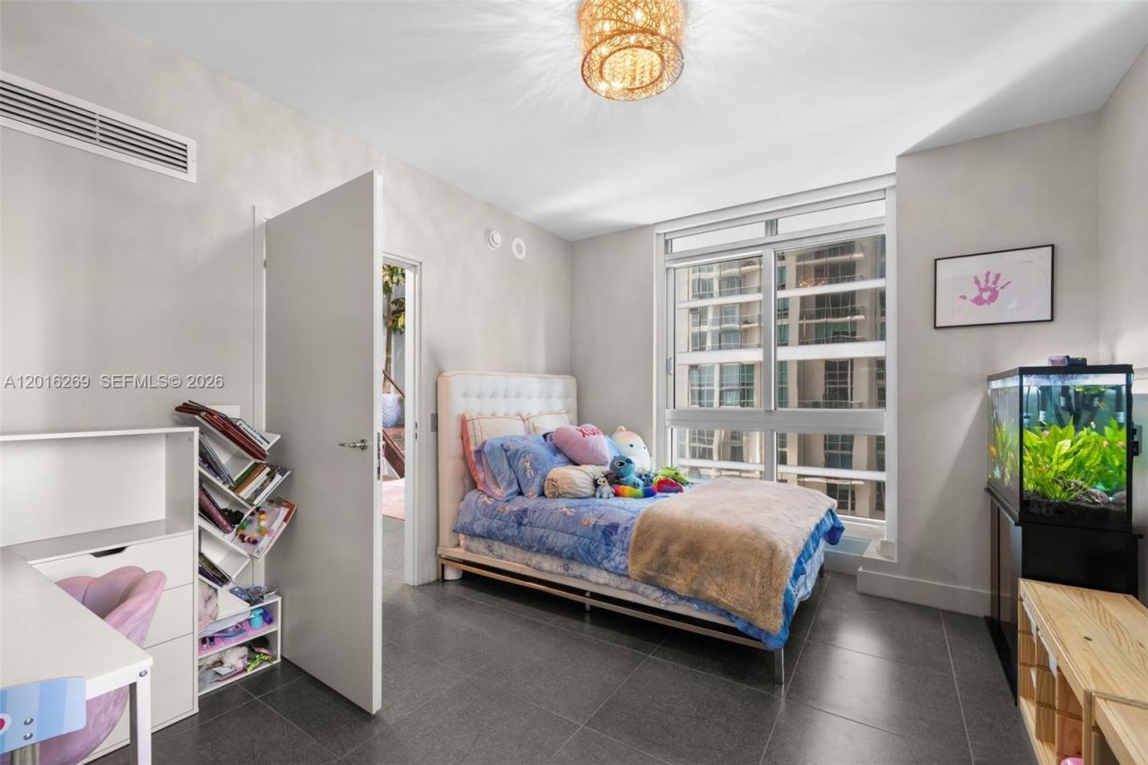 300 S Biscayne Blvd, Unit L-L02, Miami, FL 33131 Photo