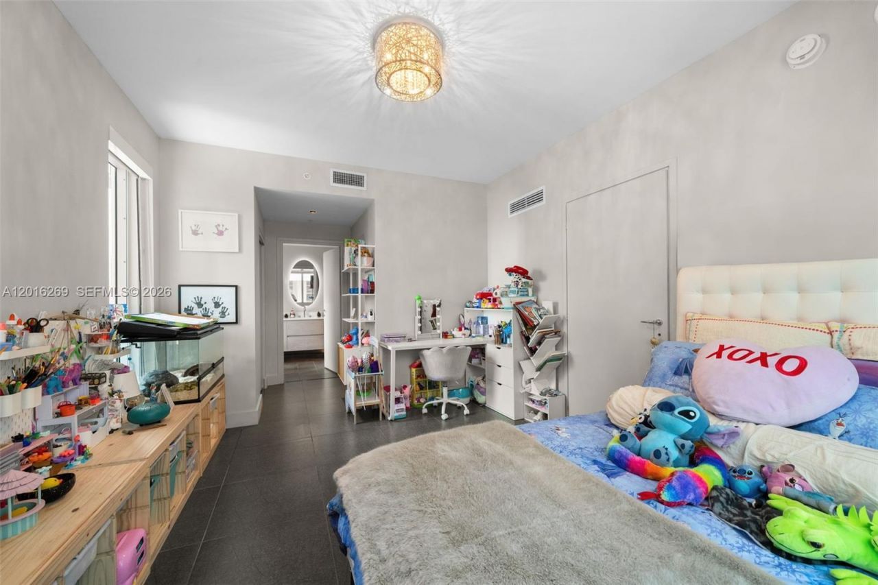 300 S Biscayne Blvd, Unit L-L02, Miami, FL 33131 Photo