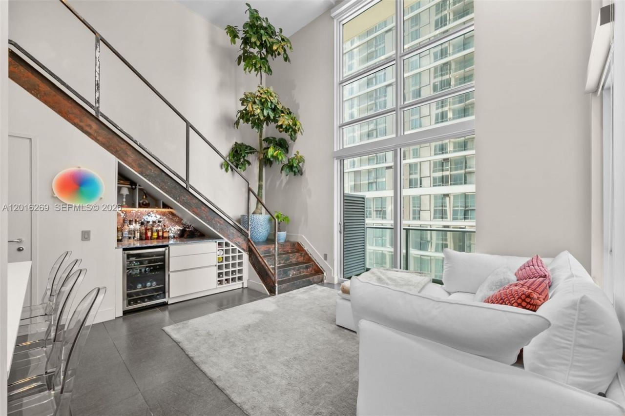 300 S Biscayne Blvd, Unit L-L02, Miami, FL 33131 Photo