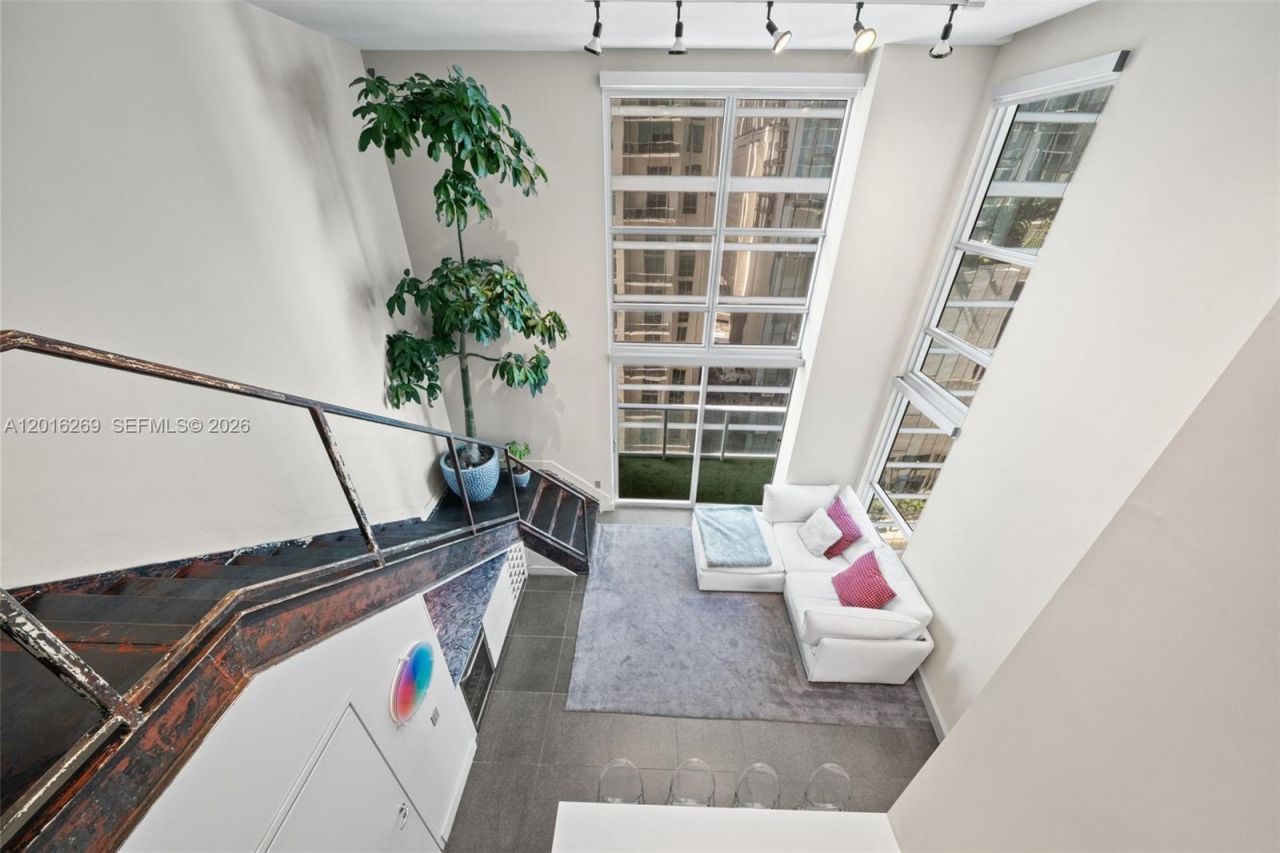 300 S Biscayne Blvd, Unit L-L02, Miami, FL 33131 Photo