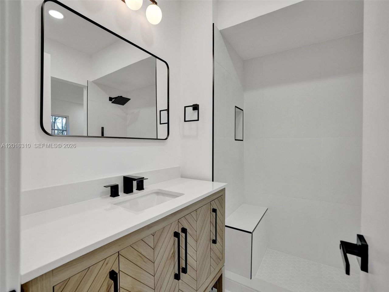 2426 SE 17th St , Unit 204A, Fort Lauderdale, FL 33316 Photo