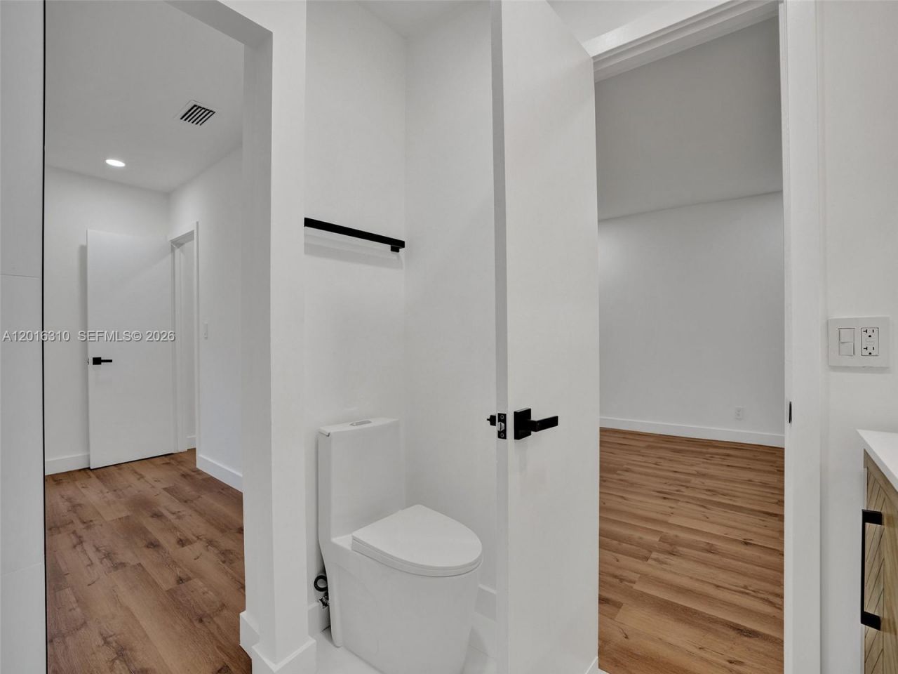 2426 SE 17th St , Unit 204A, Fort Lauderdale, FL 33316 Photo