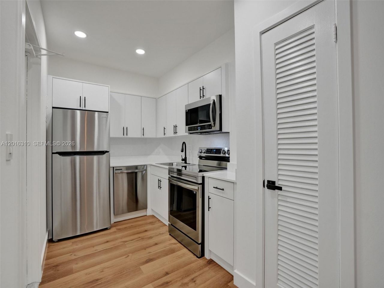 2426 SE 17th St , Unit 204A, Fort Lauderdale, FL 33316 Photo