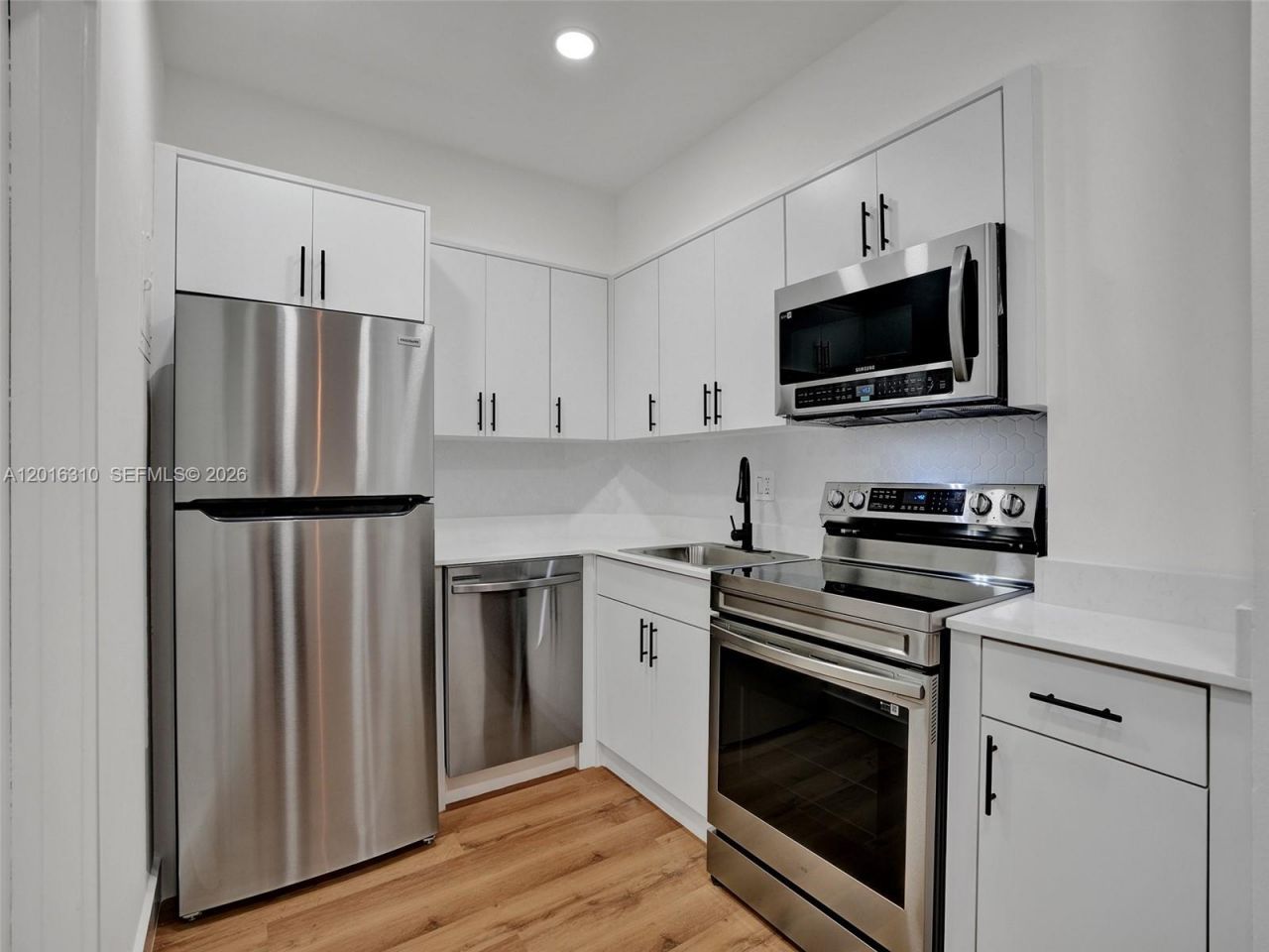 2426 SE 17th St , Unit 204A, Fort Lauderdale, FL 33316 Photo