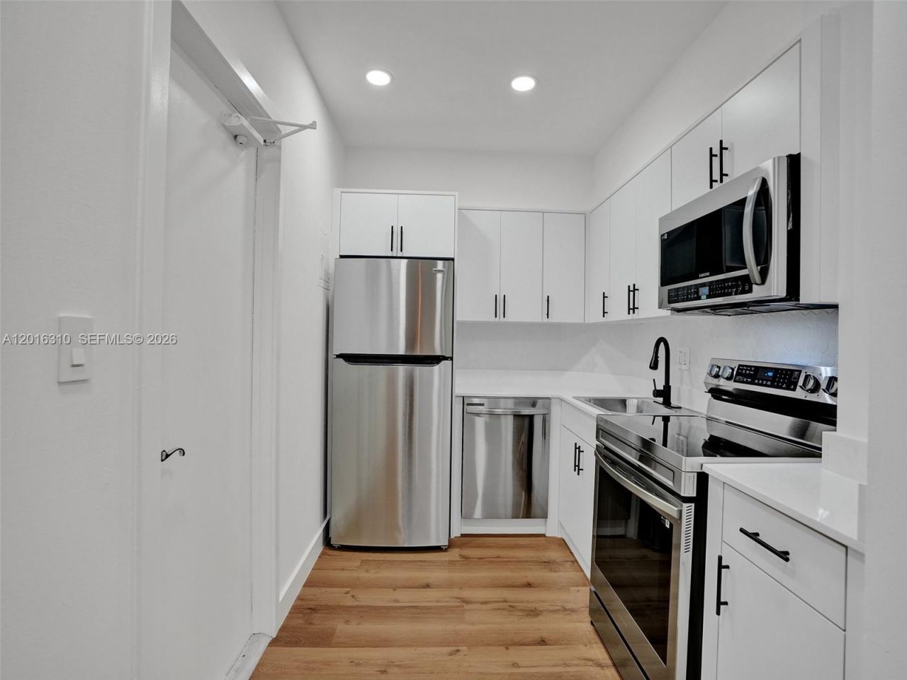 2426 SE 17th St , Unit 204A, Fort Lauderdale, FL 33316 Photo