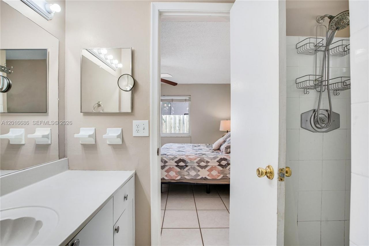 9330 SW 165th St , Palmetto Bay, FL 33157 Photo