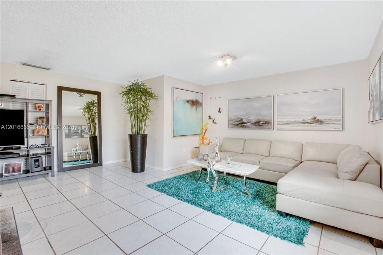 9330 SW 165th St , Palmetto Bay, FL 33157 Photo