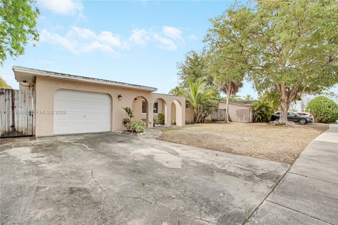 9330 SW 165th St , Palmetto Bay, FL 33157 Photo