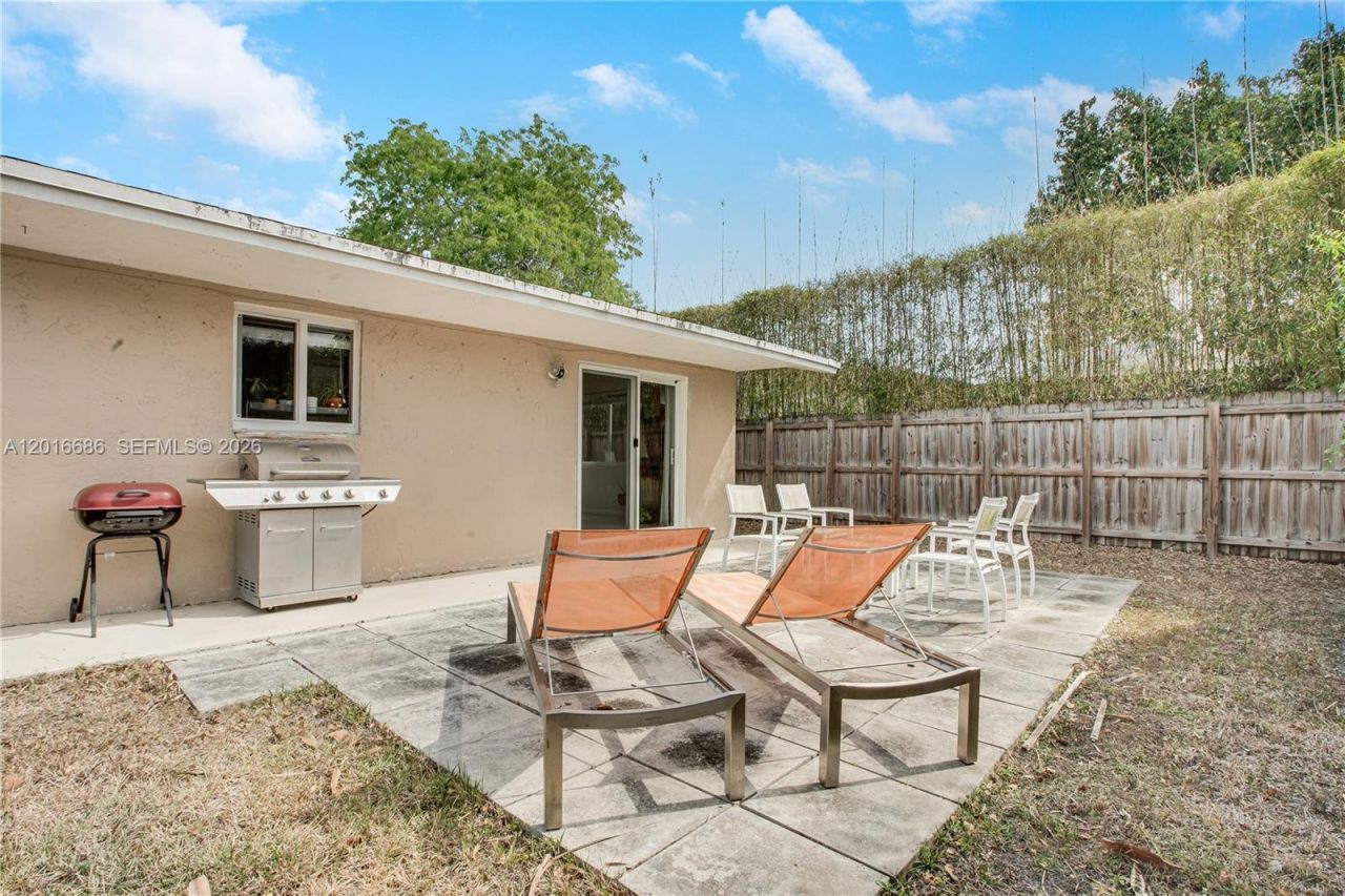 9330 SW 165th St , Palmetto Bay, FL 33157 Photo