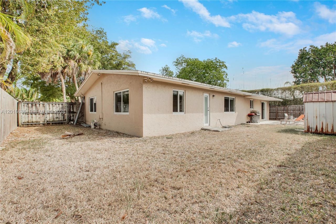 9330 SW 165th St , Palmetto Bay, FL 33157 Photo