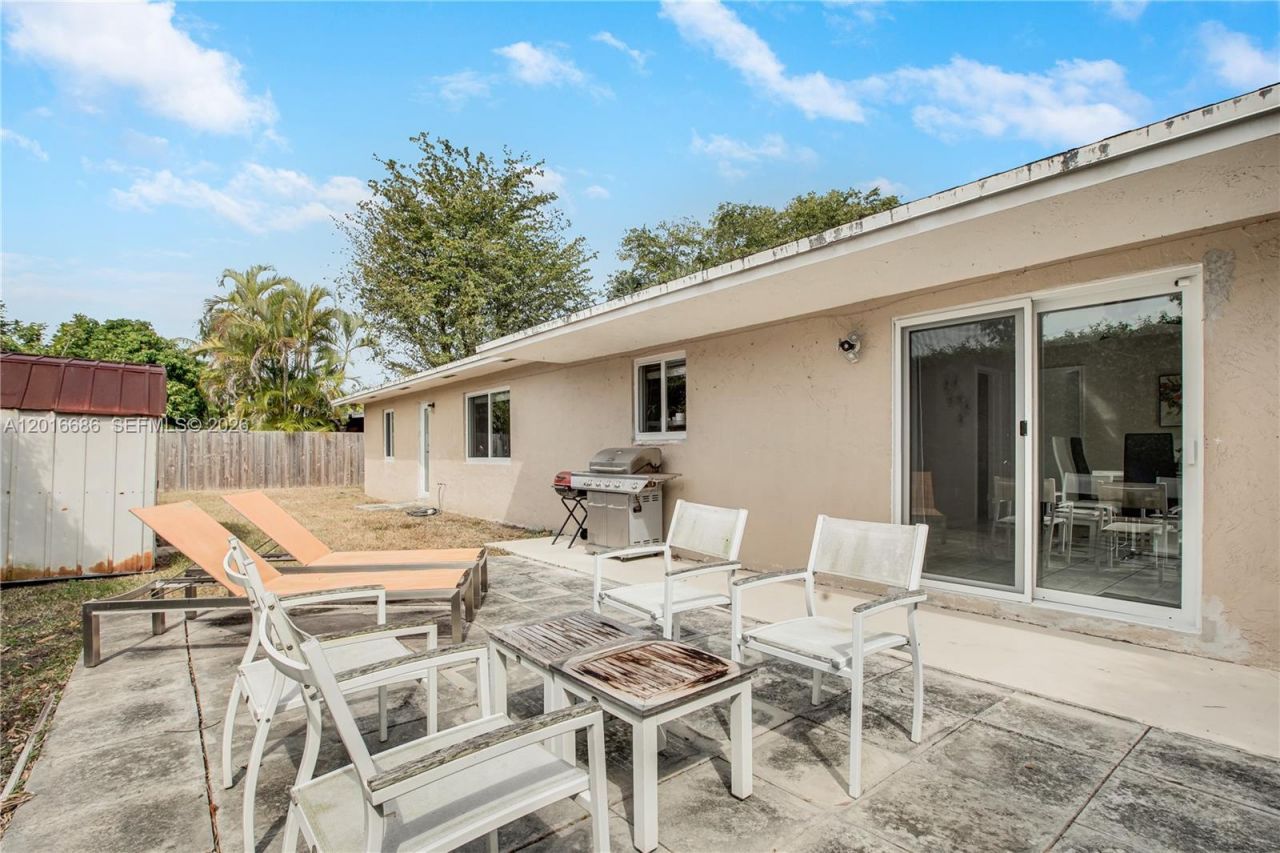 9330 SW 165th St , Palmetto Bay, FL 33157 Photo