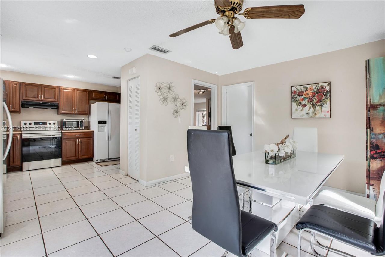 9330 SW 165th St , Palmetto Bay, FL 33157 Photo